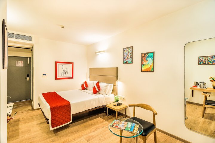 Room 6 of 13