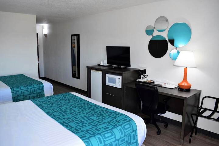 2 Queen Beds Marina View (9 of 10)