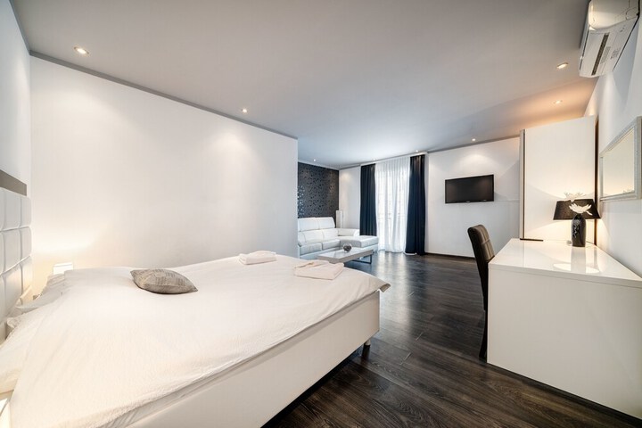 Room 2 of 16