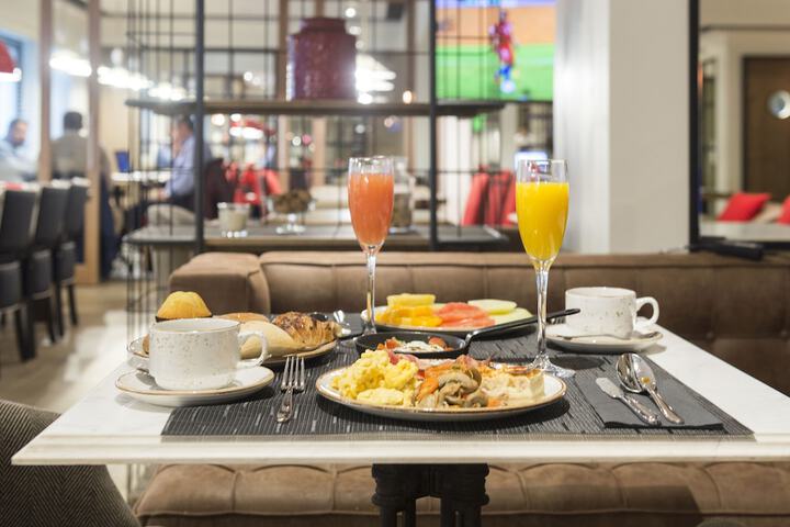 Breakfast/Coffee Service 77 of 140