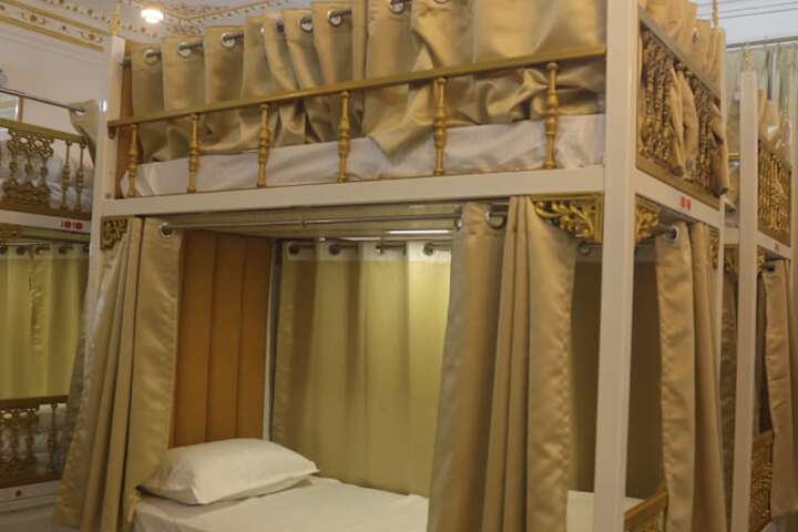 Room 4 of 15