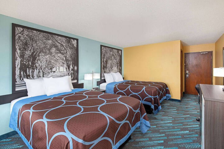 1 Queen Bed (7 of 22)