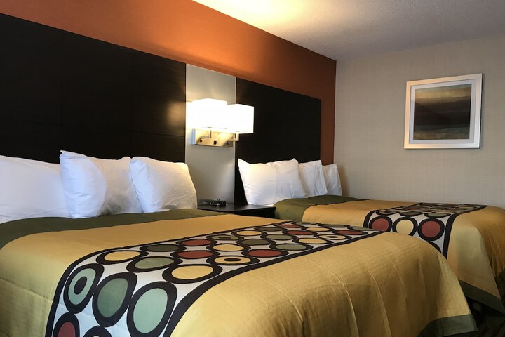 Room 9 of 33