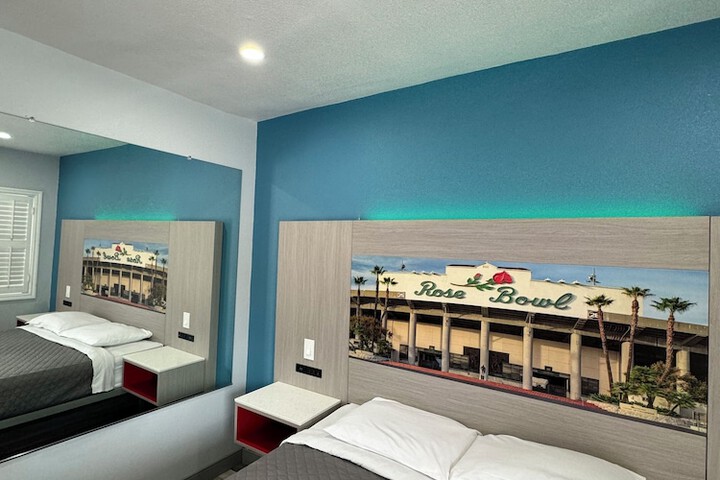 1 Queen Bed (25 of 44)