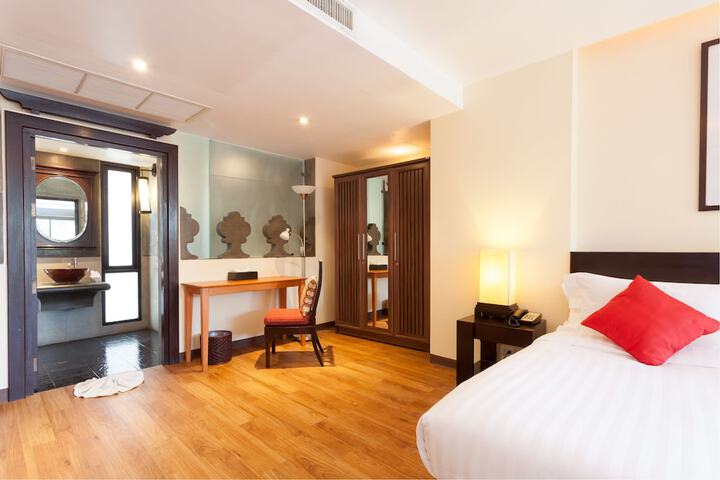 Room 30 of 166