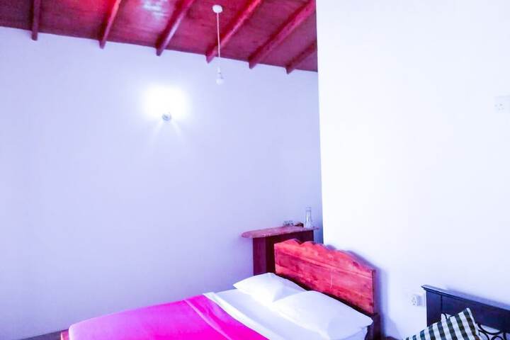 Room 6 of 32