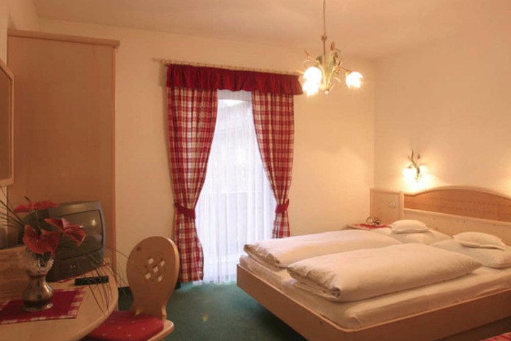 Room 9 of 36