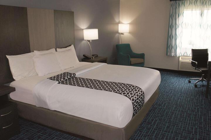 1 King Bed (1 of 14)
