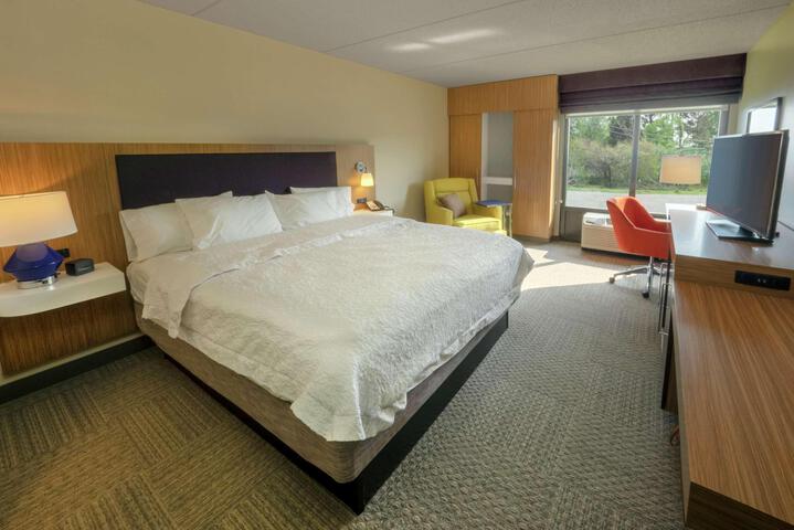 1 King Bed (10 of 21)