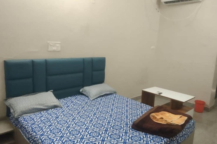 Room 5 of 15
