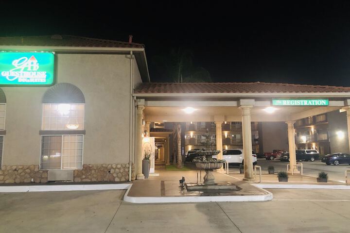 Mid City Inn & Suites
