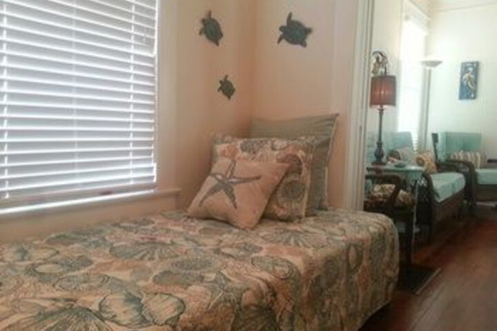 Room 25 of 165