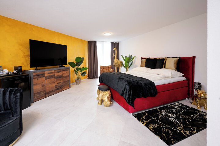 Room 44 of 102