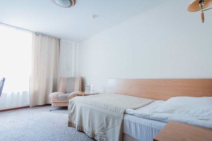 Room 6 of 83