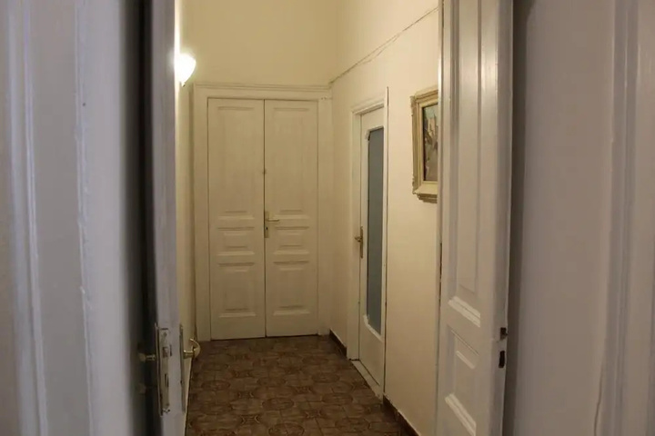 Room 11 of 22