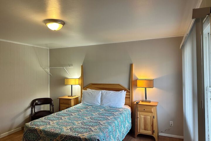 2 Queen Beds (7 of 8)