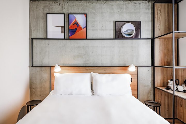 Room 4 of 44