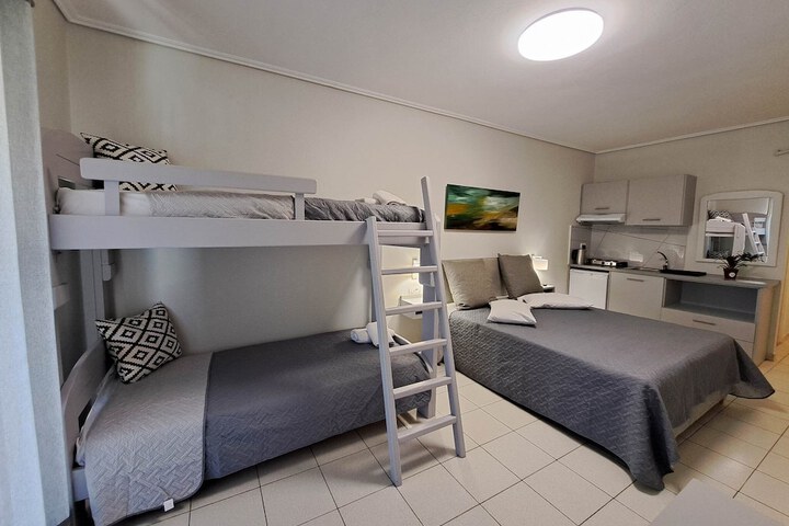 Room 4 of 40