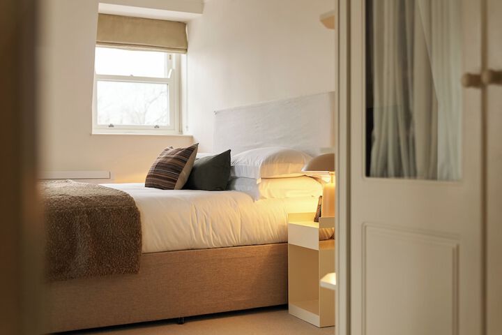 Room 3 of 33