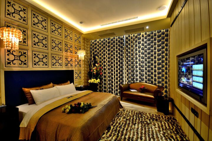 Room 23 of 57