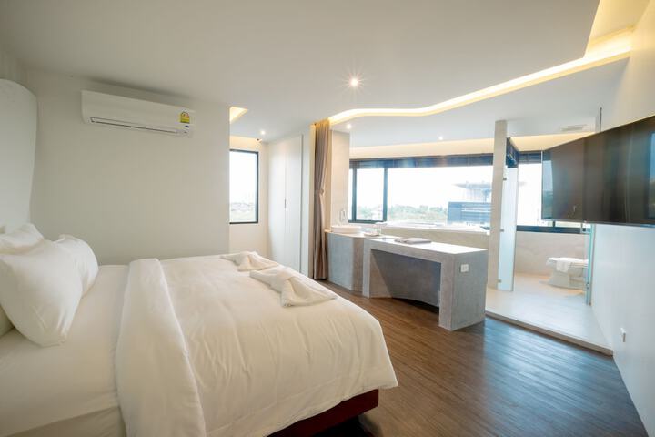 Room 12 of 28