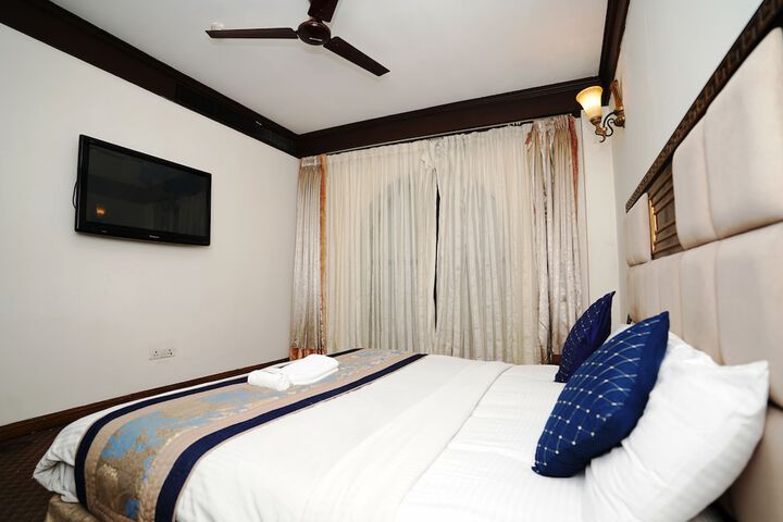 Room 32 of 46