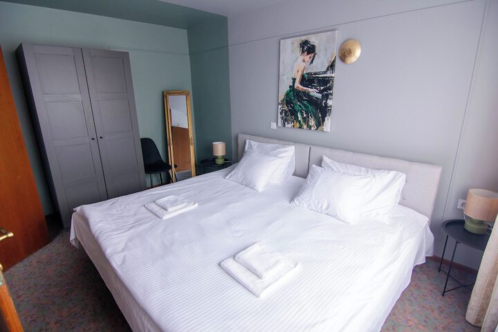 Room 34 of 84