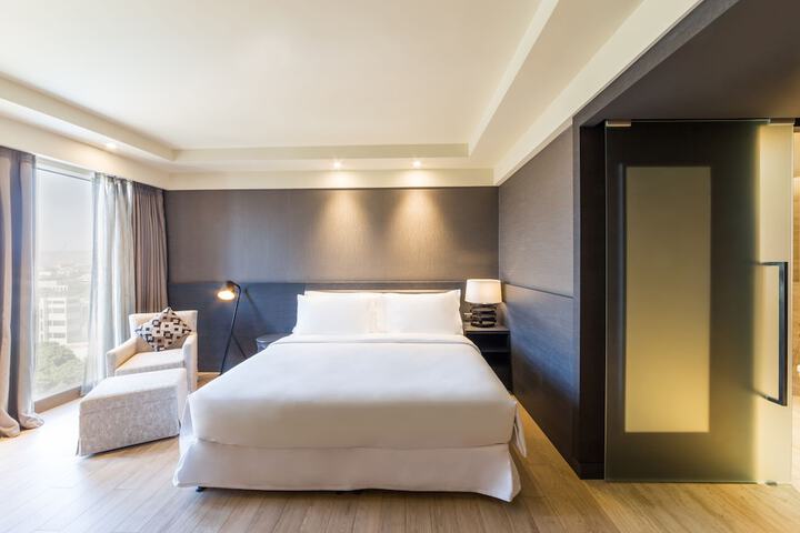 Room 7 of 118