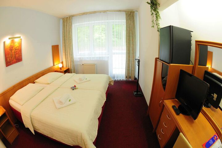 Room 11 of 32