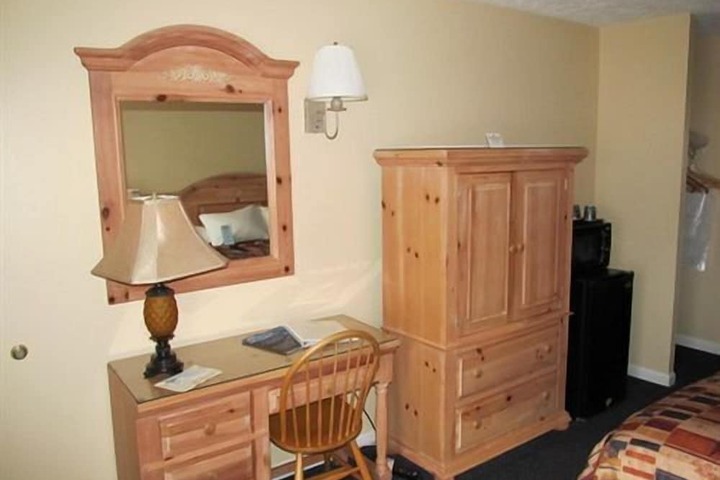 Room 28 of 65