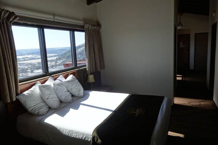 Room 11 of 33