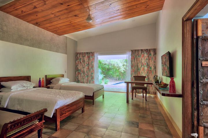 Room 4 of 40