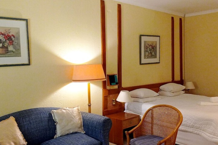 Room 16 of 103