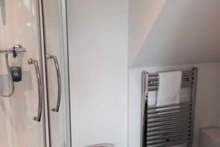 Room 2 of 9