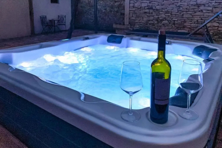 Pool 13 of 23