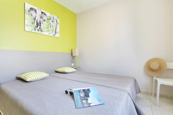Room 8 of 19