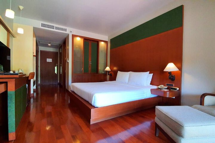 Room 28 of 74
