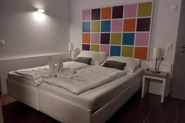 Room 6 of 18