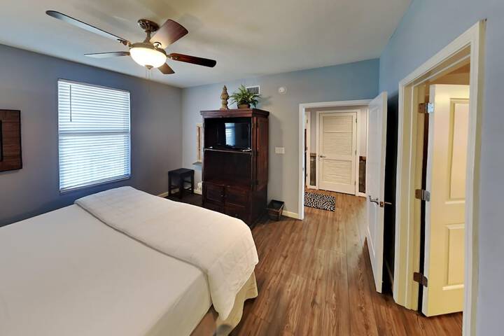 Room 8 of 107