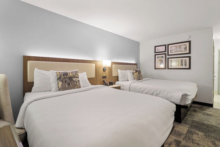 2 Double Beds (12 of 25)