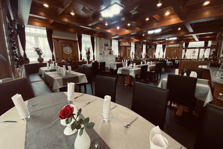Dining 48 of 63