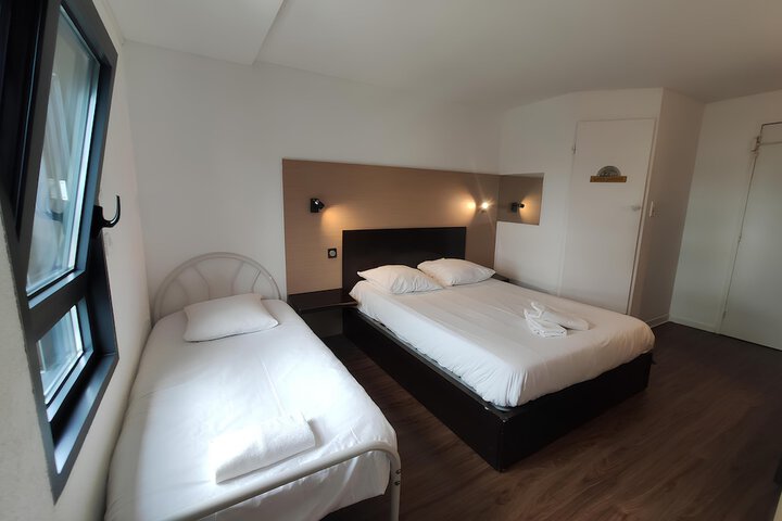 Room 17 of 28
