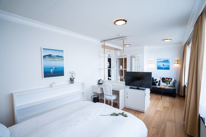 Room 4 of 123
