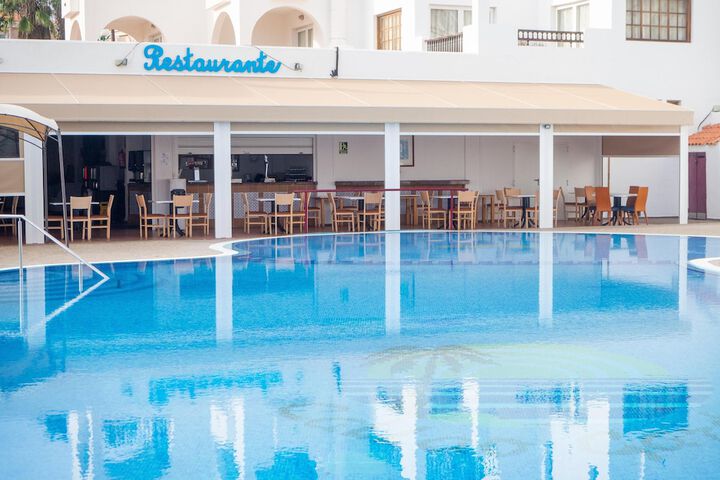 Hotel with Pool