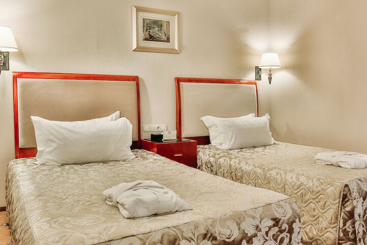 Room 12 of 32
