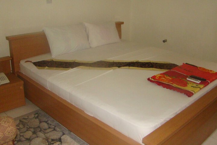 Room 11 of 29