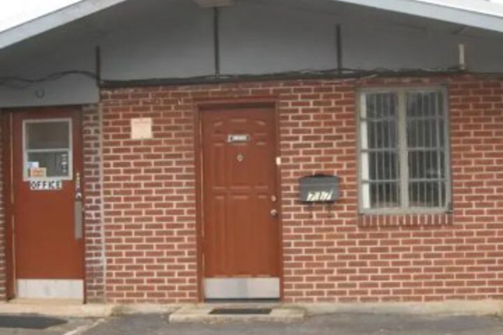 Exterior of Shamrock Motel