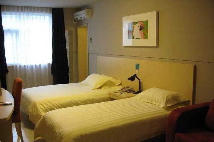 Room 3 of 7