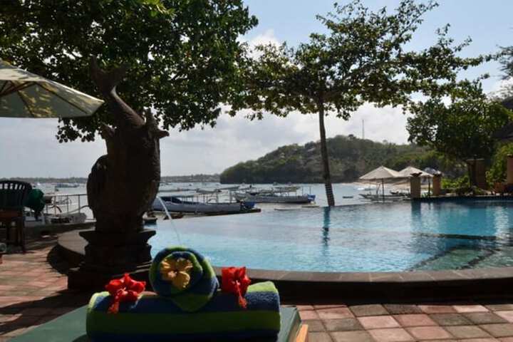 Hotel Pool