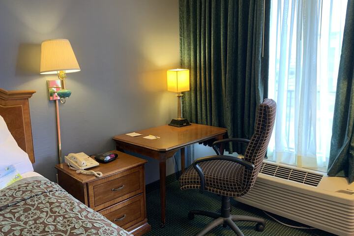 1 King Bed (6 of 9)